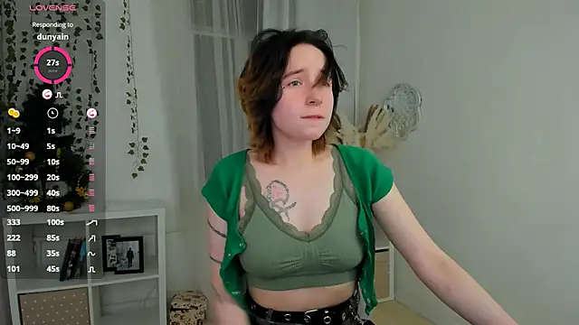 lilithlunna online show from December 31, 2:29 am