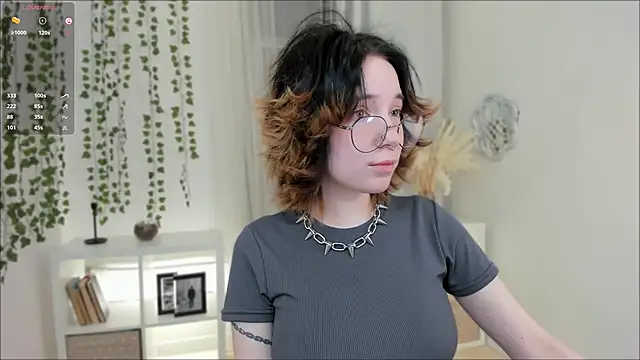 lilithlunna online show from January 14, 5:34 pm