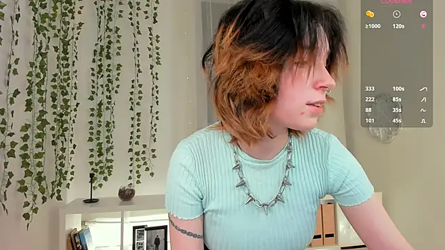 lilithlunna online show from January 21, 5:20 pm