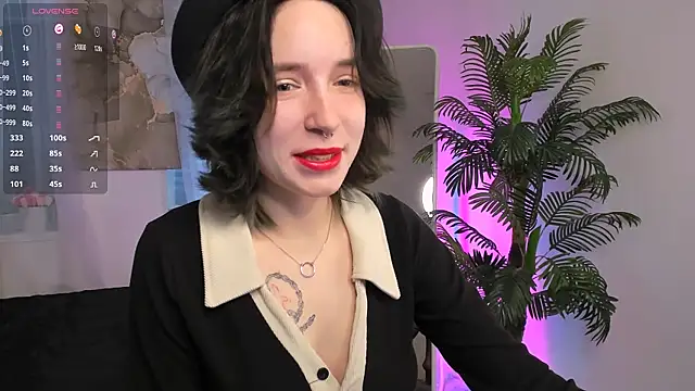 lilithlunna online show from February 1, 10:44 pm