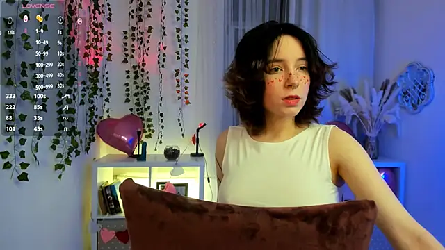 lilithlunna online show from February 15, 9:59 pm