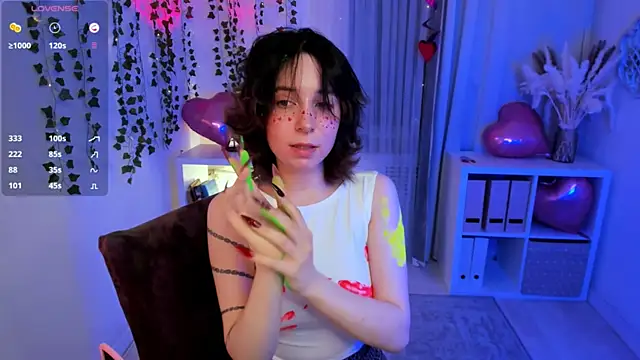 lilithlunna online show from February 16, 1:03 am