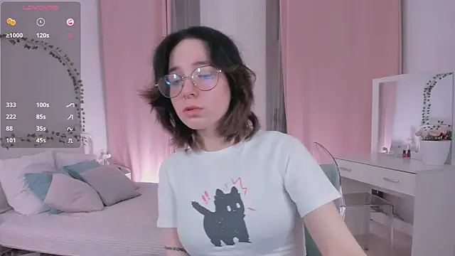 lilithlunna online show from February 27, 1:16 am