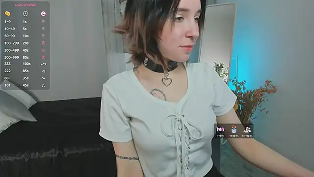 lilithlunna online show from March 4, 7:11 pm