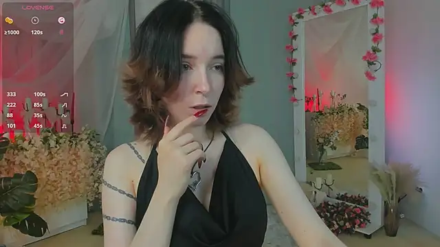 lilithlunna online show from March 5, 4:35 pm