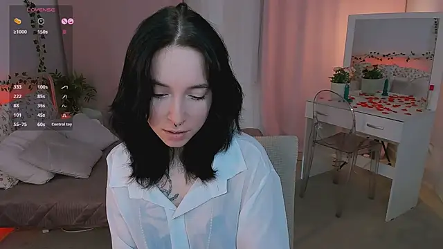 lilithlunna online show from December 4, 12:47 pm