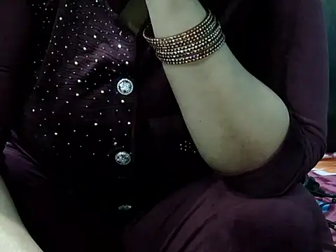 Snapshot of Housewife12 chatting on December 15, 9:02 am Housewife12 online show from December 15, 9:02 am