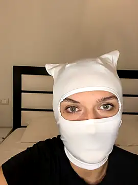 Nikki Hoee online show from November 2, 9:50 pm