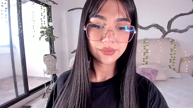 RoseCassie online show from October 28, 1:47 pm