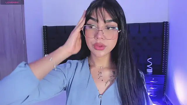 RoseCassie online show from November 12, 2:06 pm