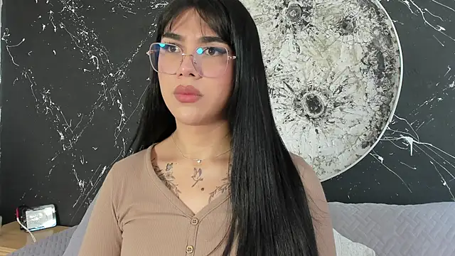 RoseCassie online show from November 18, 2:43 pm