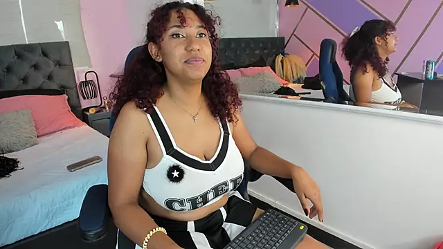 Snapshot of lauraltt chatting on January 3, 7:39 pm lauraltt online show from January 3, 7:39 pm