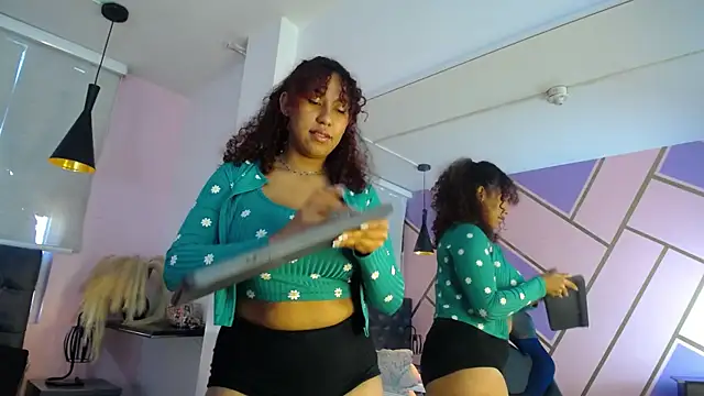 Snapshot of lauraltt chatting on January 20, 1:11 pm lauraltt online show from January 20, 1:11 pm