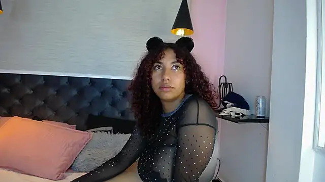 Snapshot of lauraltt chatting on February 19, 9:28 am lauraltt online show from February 19, 9:28 am