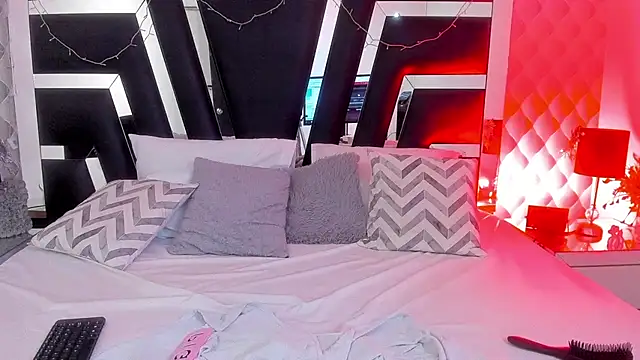 caroo gomeez online show from February 19, 6:00 pm