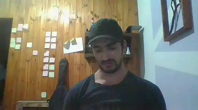 italianbighorse22 online show from December 19, 3:29 am