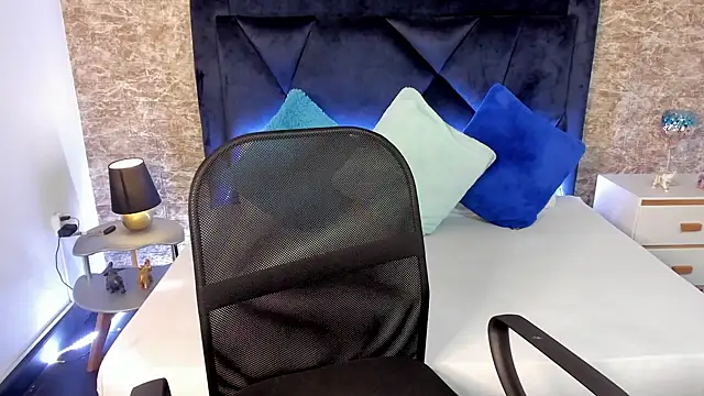 Lily Woodz online show from January 12, 3:03 pm