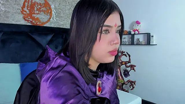 Lily Woodz online show from October 31, 7:04 pm