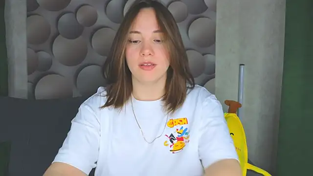 Snapshot of Cute_smile_sharon chatting on February 20, 1:46 am Cute smile sharon online show from February 20, 1:46 am