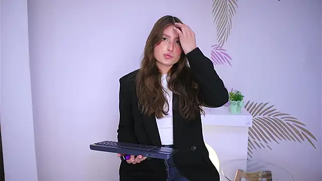 Daisha Riley online show from February 10, 12:18 pm