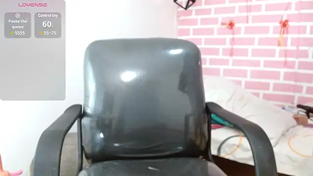 dani-lue online show from March 15, 4:21 pm