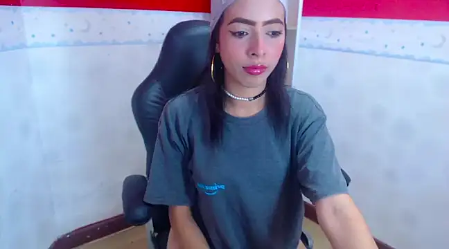 Snapshot of Crystal_Walls chatting on December 19, 7:07 pm Crystal Walls online show from December 19, 7:07 pm