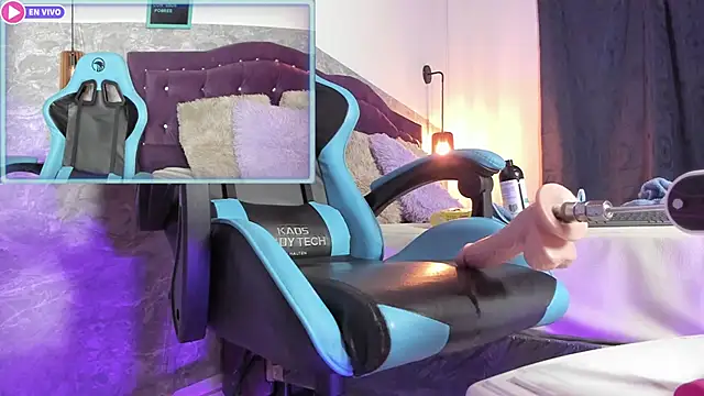 Snapshot of Little_lili19 chatting on January 23, 12:14 am Little lili19 online show from January 23, 12:14 am