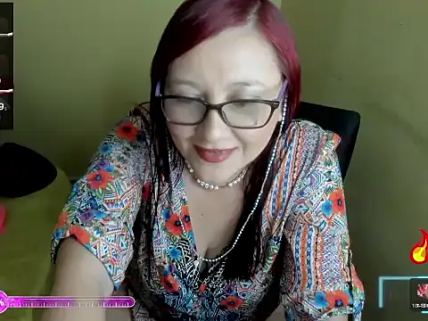 Snapshot of MilfObsession_ chatting on November 14, 5:11 pm MilfObsession online show from November 14, 5:11 pm