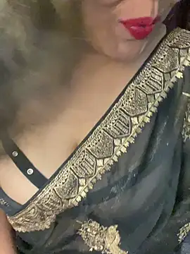 Snapshot of hot_menka chatting on February 3, 10:03 am hot menka online show from February 3, 10:03 am