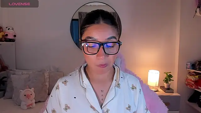 martina roldam online show from March 7, 1:42 am