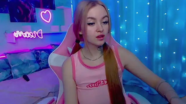 Snapshot of Naughty_Mable chatting on January 25, 6:34 am Naughty Mable online show from January 25, 6:34 am