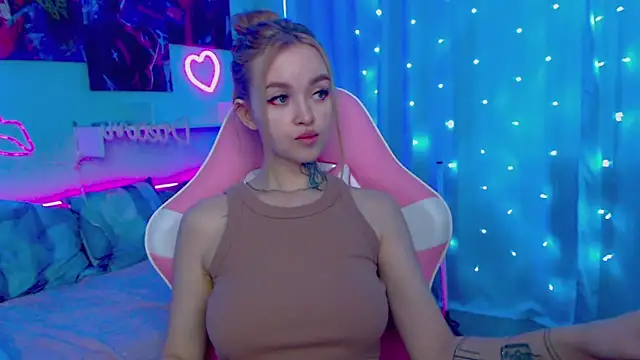 Snapshot of Naughty_Mable chatting on February 15, 4:03 am Naughty Mable online show from February 15, 4:03 am