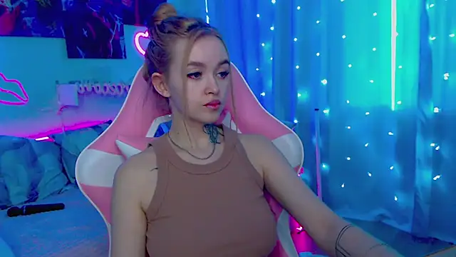 Snapshot of Naughty_Mable chatting on February 18, 12:37 am Naughty Mable online show from February 18, 12:37 am