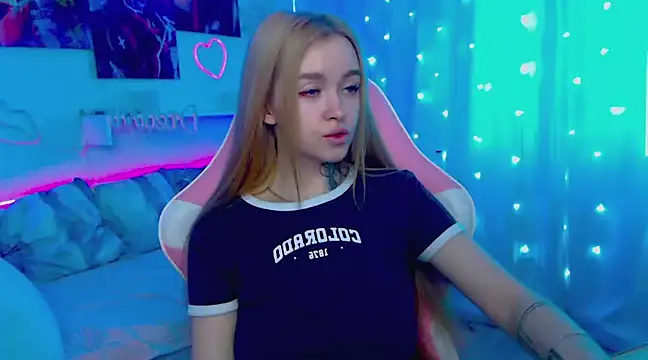 Snapshot of Naughty_Mable chatting on February 24, 9:21 am Naughty Mable online show from February 24, 9:21 am