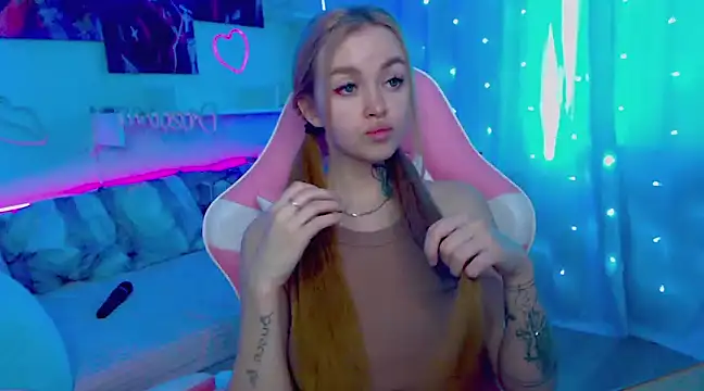 Snapshot of Naughty_Mable chatting on February 25, 6:36 am Naughty Mable online show from February 25, 6:36 am