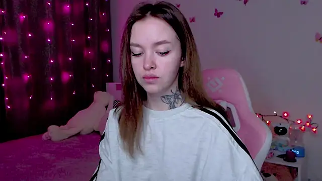 Snapshot of Naughty_Mable chatting on October 28, 12:47 am Naughty Mable online show from October 28, 12:47 am