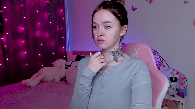 Snapshot of Naughty_Mable chatting on November 8, 12:33 am Naughty Mable online show from November 8, 12:33 am