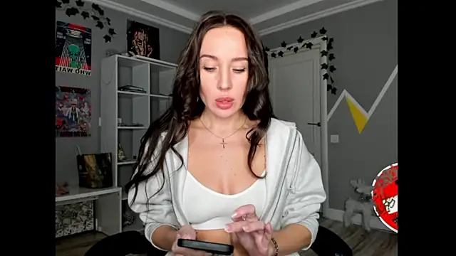 Snapshot of One_of_the_girls chatting on March 1, 4:44 pm One of the girls online show from March 1, 4:44 pm