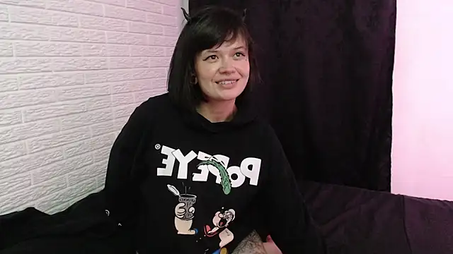 Snapshot of rousstattoo chatting on March 11, 4:32 am rousstattoo online show from March 11, 4:32 am