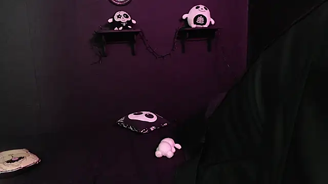 Snapshot of rousstattoo chatting on October 3, 11:35 pm rousstattoo online show from October 3, 11:35 pm