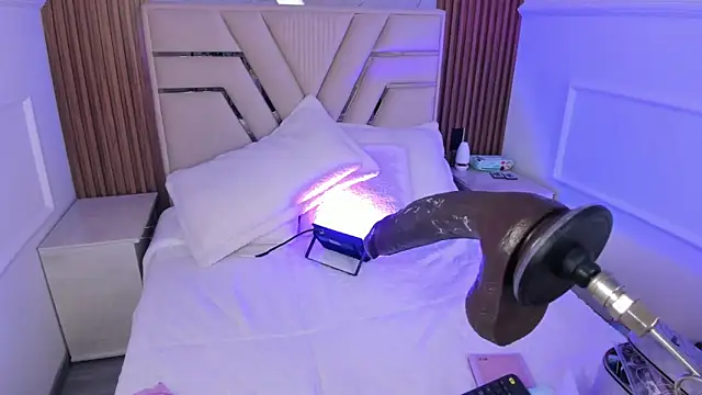 LolaAngellx online show from February 10, 11:13 pm