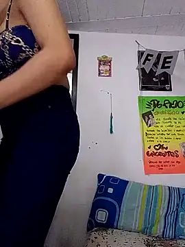 Snapshot of BlakeandRouse chatting on February 1, 8:58 pm BlakeandRouse online show from February 1, 8:58 pm