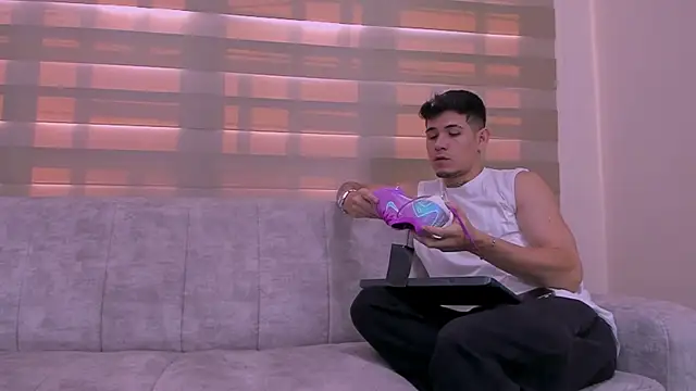 hell twink online show from January 13, 8:15 pm