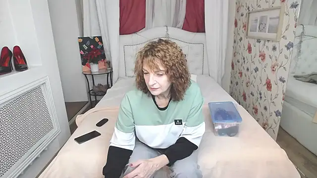 SilviaHart online show from October 1, 12:44 pm