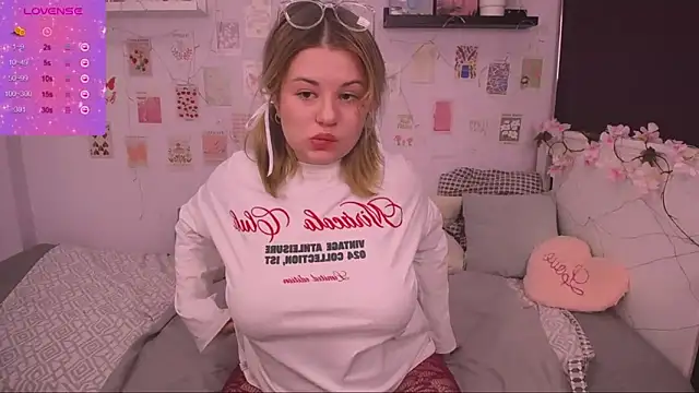 Snapshot of TessPleasure chatting on January 2, 9:00 am TessPleasure online show from January 2, 9:00 am