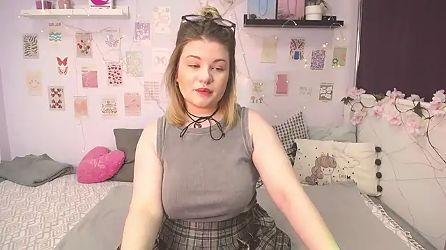 Snapshot of TessPleasure chatting on February 3, 4:57 am TessPleasure online show from February 3, 4:57 am