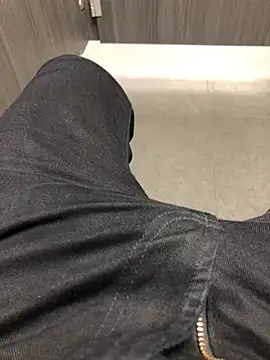 Snapshot of 22TT2295 chatting on January 5, 8:43 am 22TT2295 online show from January 5, 8:43 am