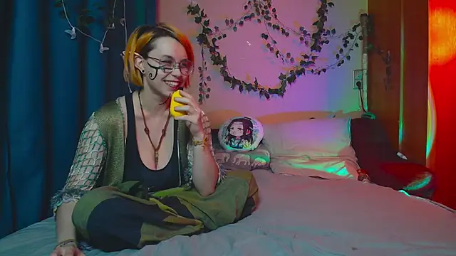 TrickyKitsune online show from March 21, 4:40 pm