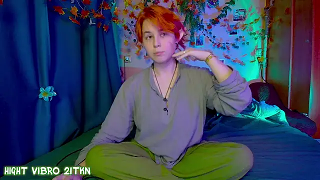 TrickyKitsune online show from November 27, 1:46 pm