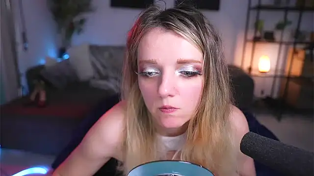 Magnetic Amy online show from February 27, 1:49 pm